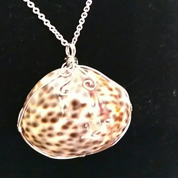 Shell necklace - Picture 3 of 4